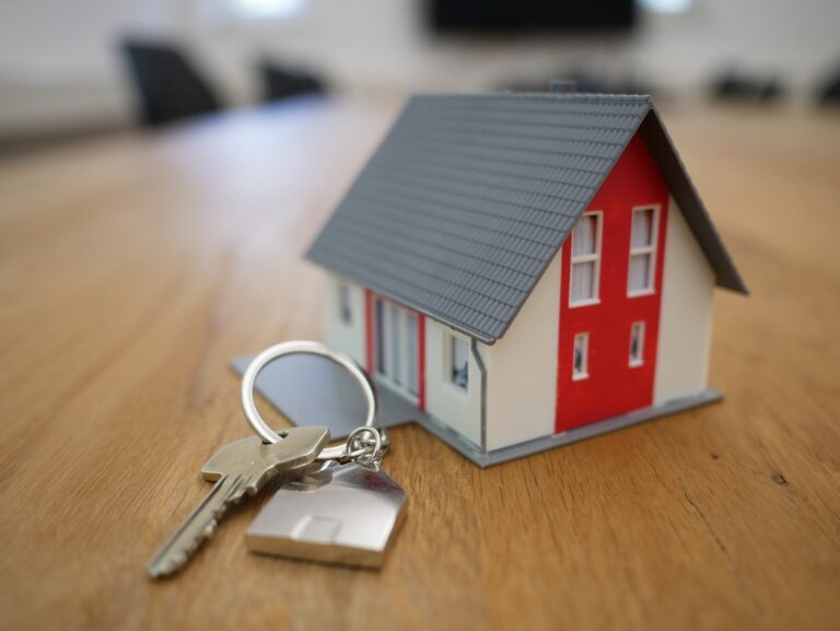 How to Manage a Rental Property: 5 Tips for First Time Landlords