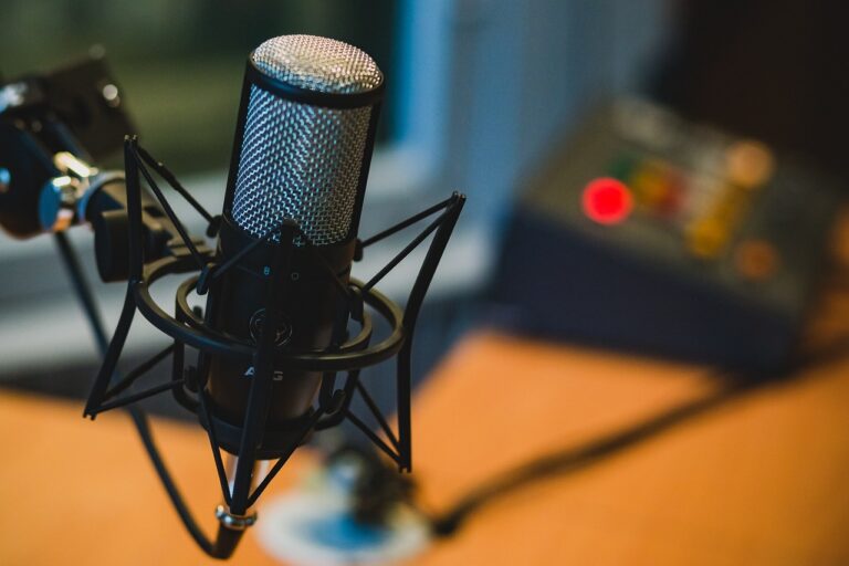 How to Make Money Podcasting: A Beginner’s Guide